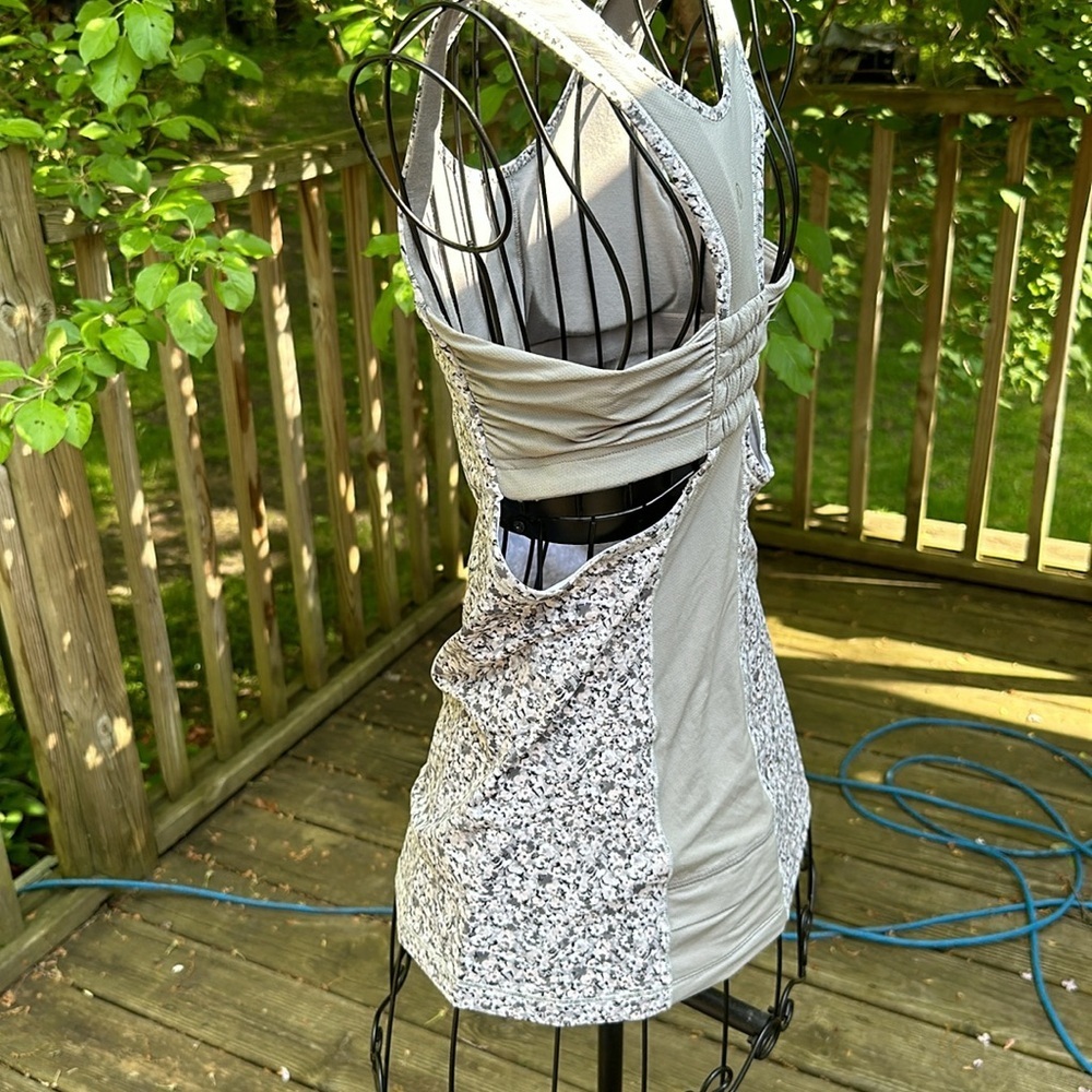 Lululemon Gray Silver Turbo Tank Top Floral Racerback Ruched fitted​​ - Picture 3 of 7